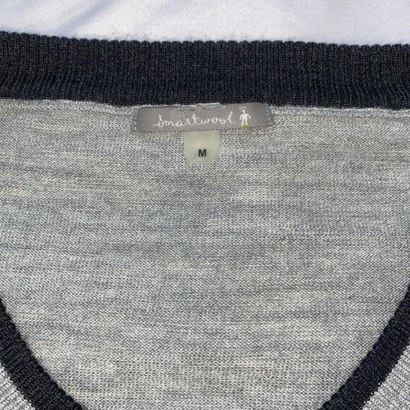 Women's SmartWool V-Neck Gray Black Stripe Sweater Size Medium Merino Wool - Picture 7 of 7